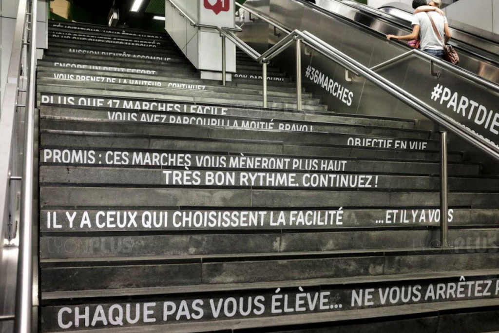nudge marketing dans les escaliers des gares à Lyon